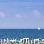 Residenza Turistica Alberghiera Blue Marine 3* 比比翁
