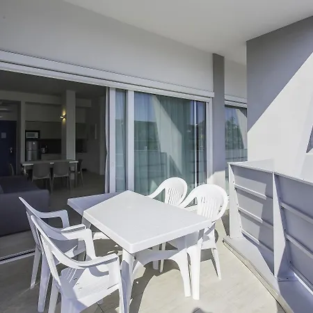 Residenza Turistica Alberghiera Blue Marine 公寓式酒店 比比翁