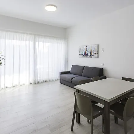 Residenza Turistica Alberghiera Blue Marine アパートホテル 3*